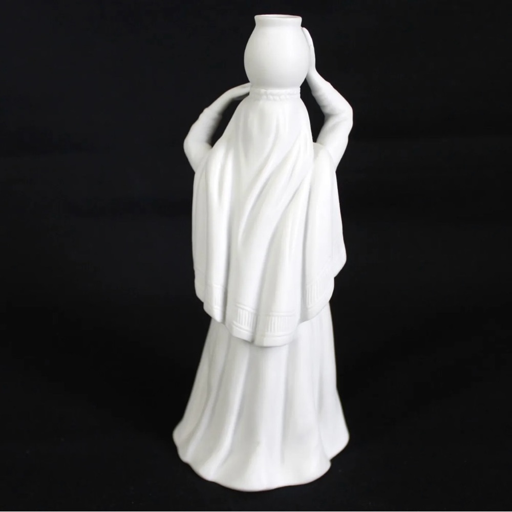 Vintage 1990 Avon Nativity WOMAN WITH WATER JAR Porcelain Figurine White - Picture 3 of 7